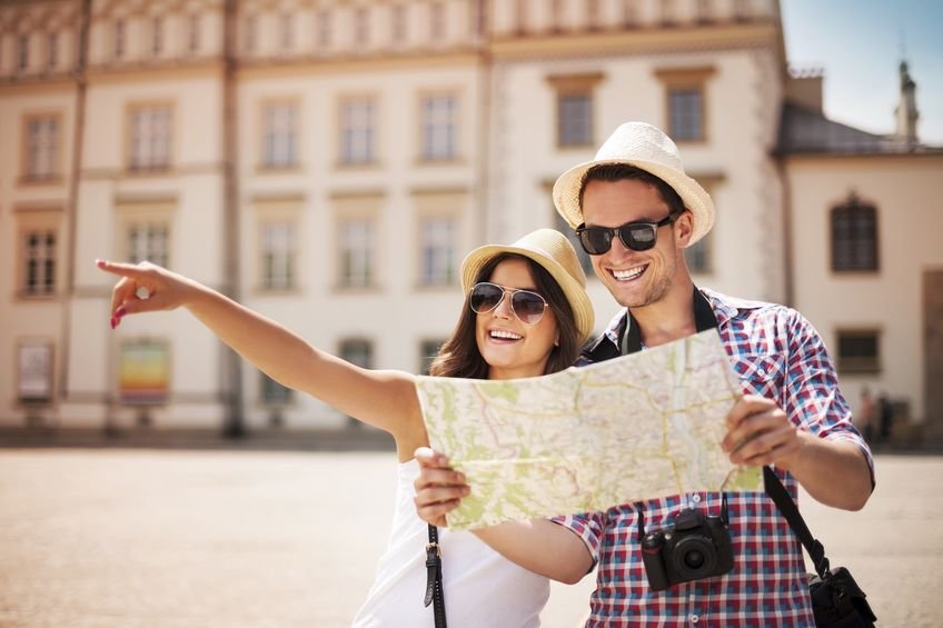 happy tourist sightseeing city with map