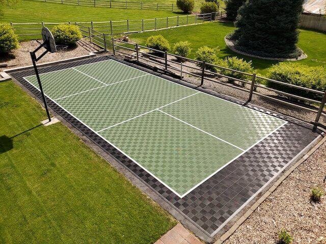 construction terrain pickleball jardin en étant particulier