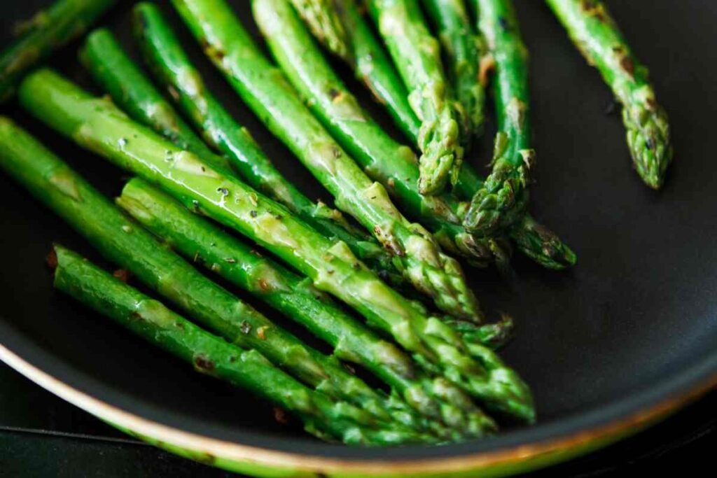 méthodes pour cuire des asperges vertes