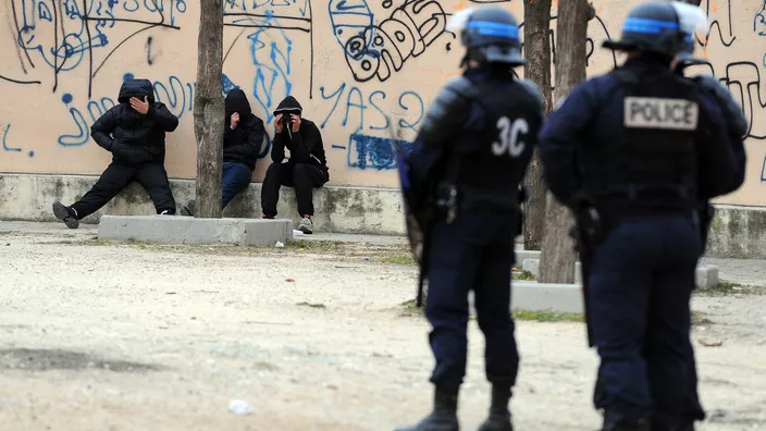 Agressions physiques et violences à canne