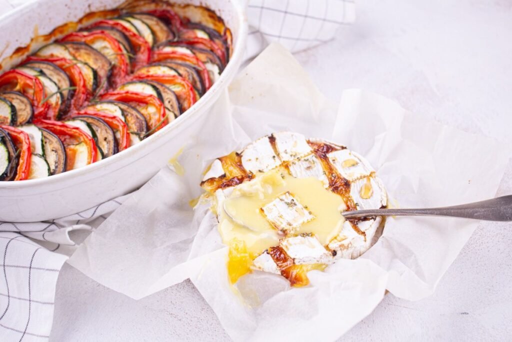 Légumes grillés avec camembert au four